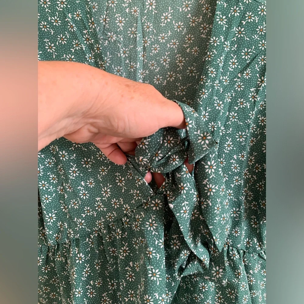 Floral Front Tie Top 🌴 - Picture 4 of 6